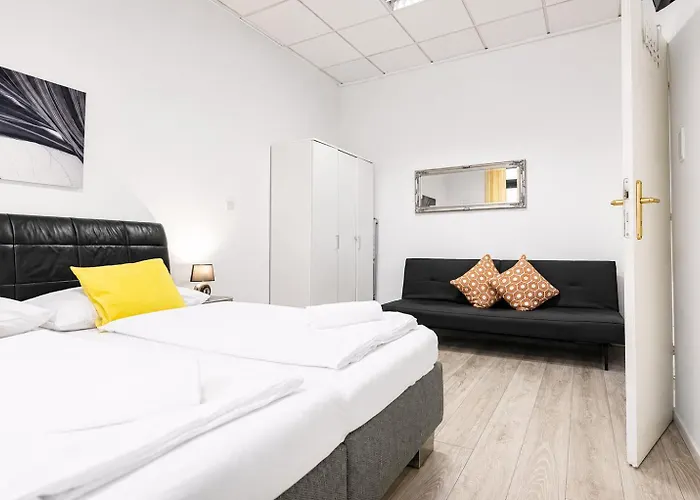 Bright 1br Apt, Prime Location & Wifi Apartment *
