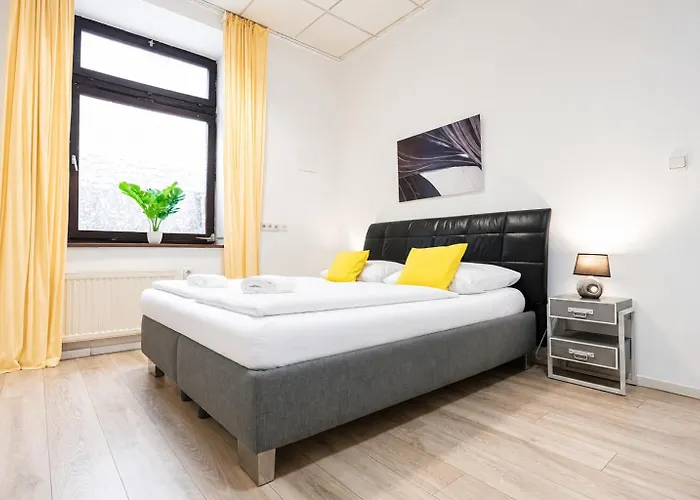 Apartment Bright 1br Apt, Prime Location & Wifi *