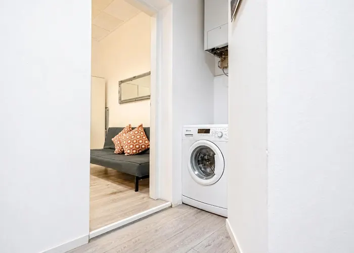 Bright 1br Apt, Prime Location & Wifi Apartment
